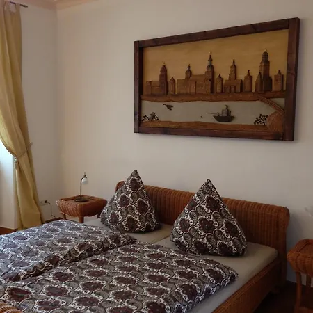 Gasthof Rathaus-pension 1685 *