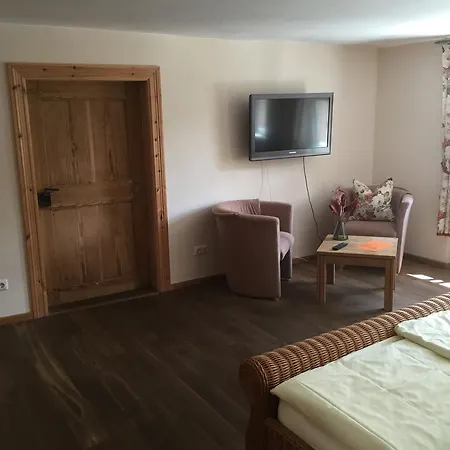 Gasthof Rathaus-pension 1685 *