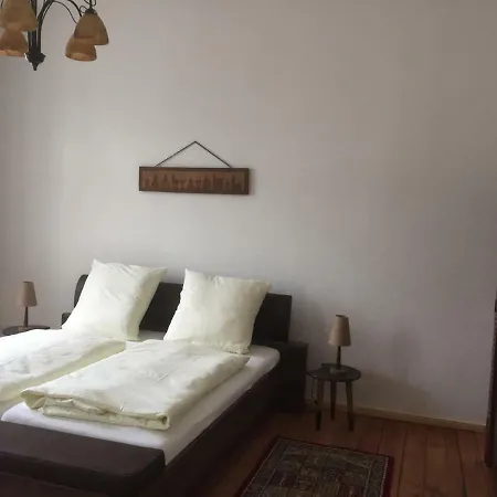 Rathaus-pension 1685 *