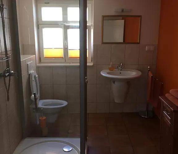 Rathaus-pension 1685 *