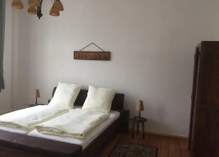 Rathaus-pension 1685 *